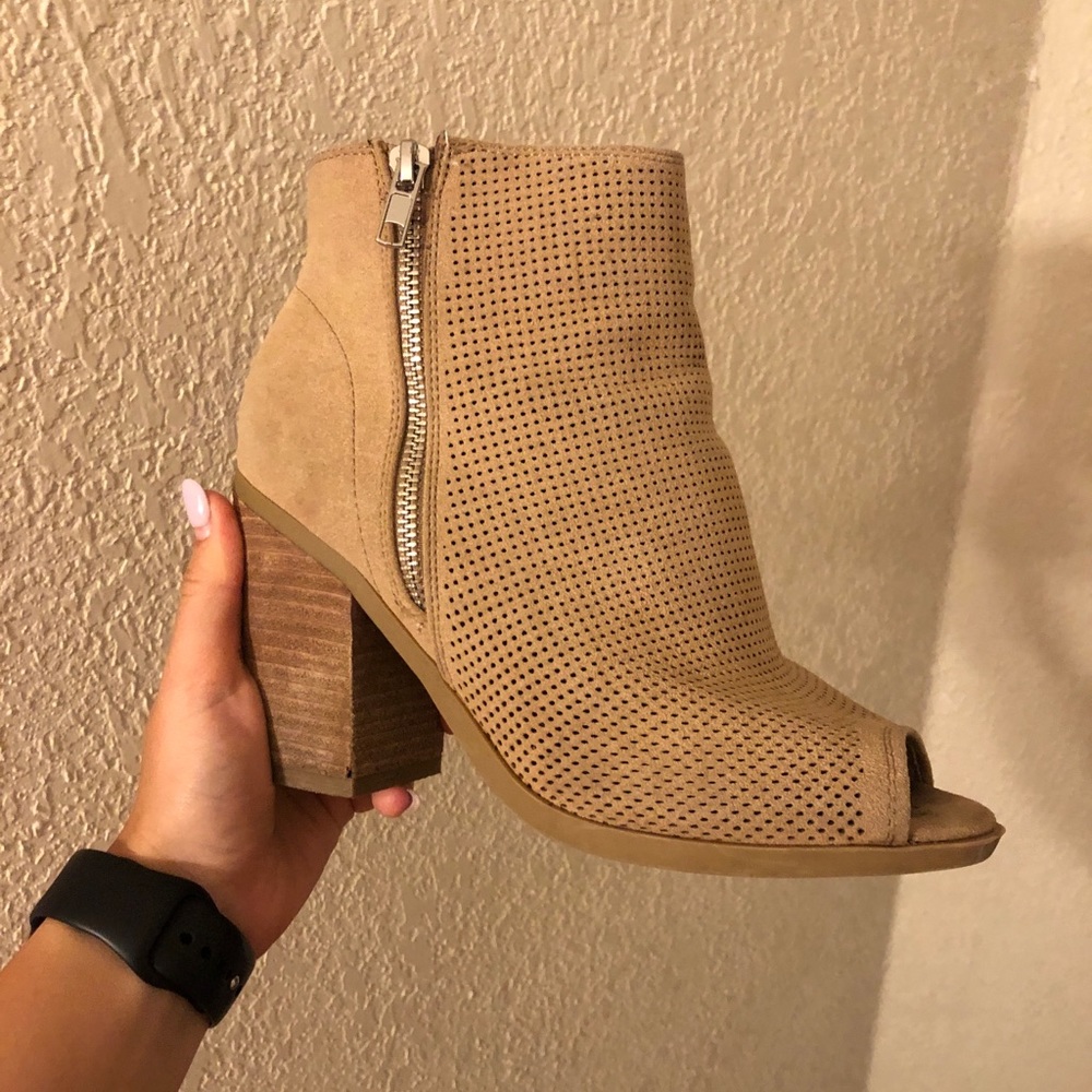 TAN BOOTIES